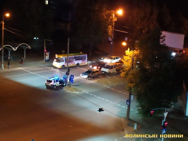 У Луцьку Ford на світлофорі наздогнав Nissan. ФОТО