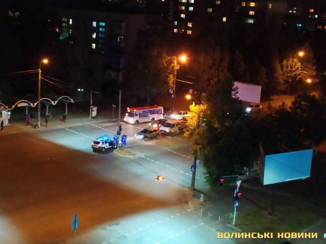 У Луцьку Ford на світлофорі наздогнав Nissan. ФОТО