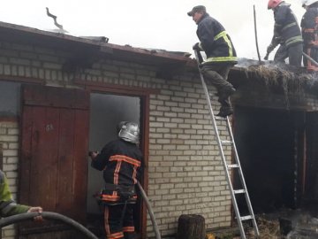 На Волині горіли житловий будинок і хлів