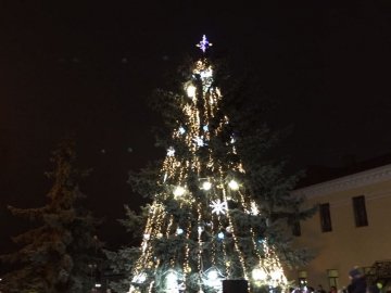 У Ковелі засвітили вогні головної ялинки міста. ФОТО