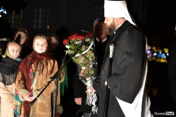 Лучани у День Cвятого Миколая «запалили» cвяткові ялинки. ФОТО