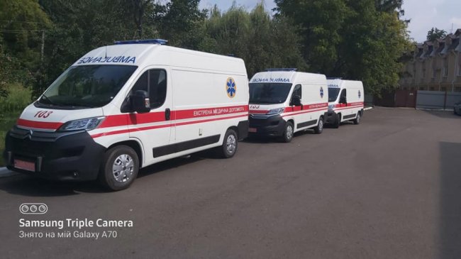Волинь отримала три надсучасних «швидких» для транспортування хворих з важкою формою перебігу COVID-19. ФОТО