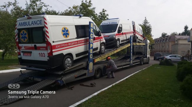 Волинь отримала три надсучасних «швидких» для транспортування хворих з важкою формою перебігу COVID-19. ФОТО