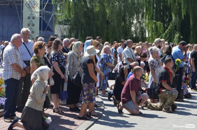 Як у Луцьку прощалися з Героєм Андрієм Єлістратовим. ФОТО