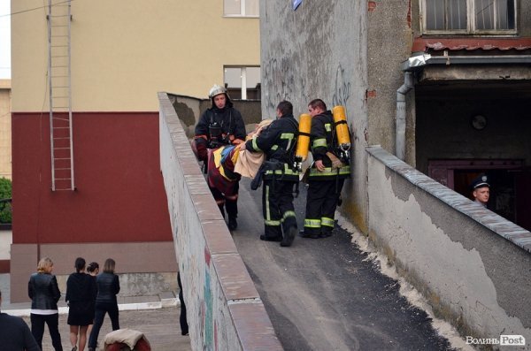 Пожежники винесли із 13-го поверху стареньку бабусю