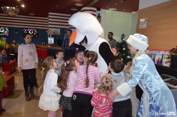 У Луцьку влаштували свято Миколая для соціально-незахищених дітей