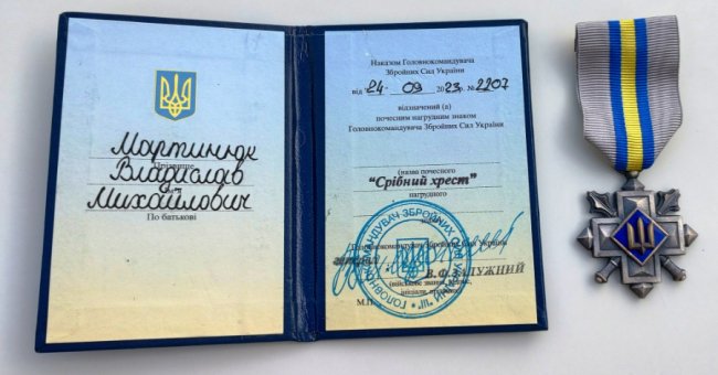 Залужний відзначив «Срібним хрестом» волинянина, який отримав поранення в бою