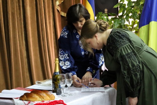 На Волині одружилась закохана пара військових. ФОТО