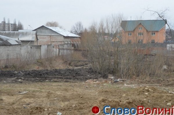 У Луцьку на «чистку» зон біля водойм виділили 600 тисяч гривень. ФОТО