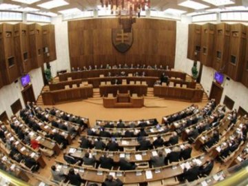 Парламент Словаччини ухвалив припинення допомоги Україні