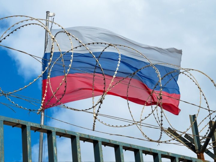 ЄС не планує послаблювати санкційний тиск на росію