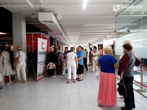 У Луцьку пенсіонерам показували фільм про Симона Петлюру. ФОТО