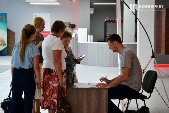 У Луцьку пенсіонерам показували фільм про Симона Петлюру. ФОТО