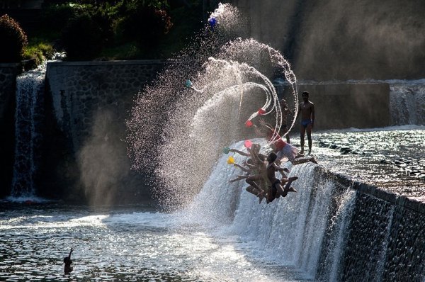 Чарівні світлини дітей з різних країн світу під час гри. ФОТО