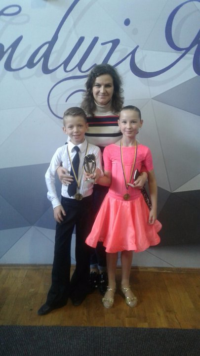 Олексій Терешкович і Діана Сльозко із тренером Ольгою Кравчук