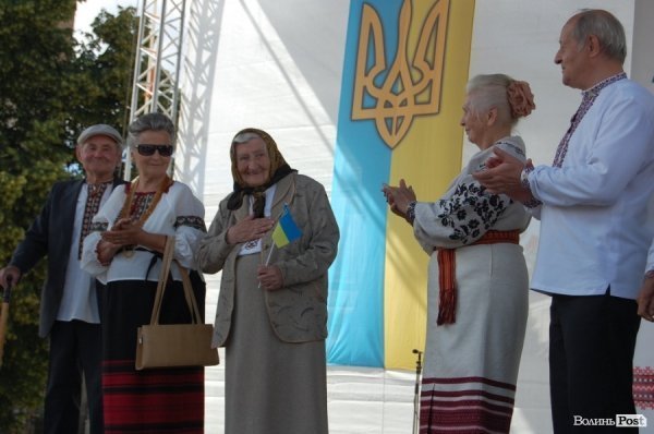 Акція «Українська вишиванка» у Луцьку. ФОТО