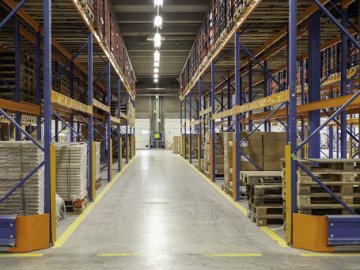 Чи можна розміщувати складські стелажі в торгівельній зоні*