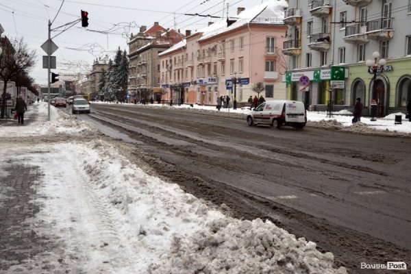 Фото снігового ранку в Луцьку