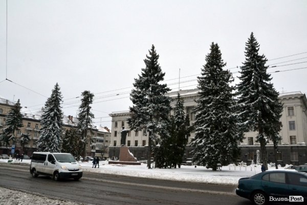 Фото снігового ранку в Луцьку