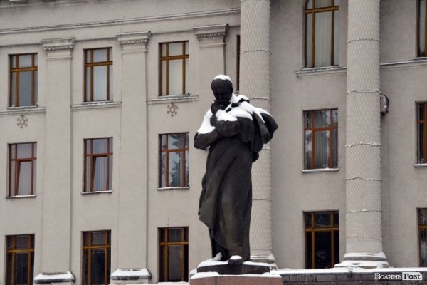 Фото снігового ранку в Луцьку