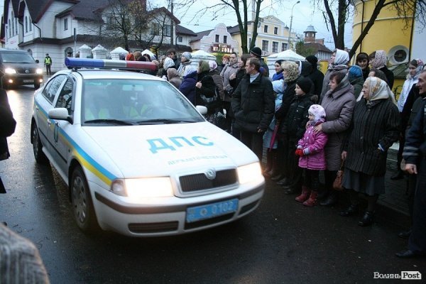 Не менше тисячі лучан зустрічали Єрусалимську плащаницю. ФОТО
