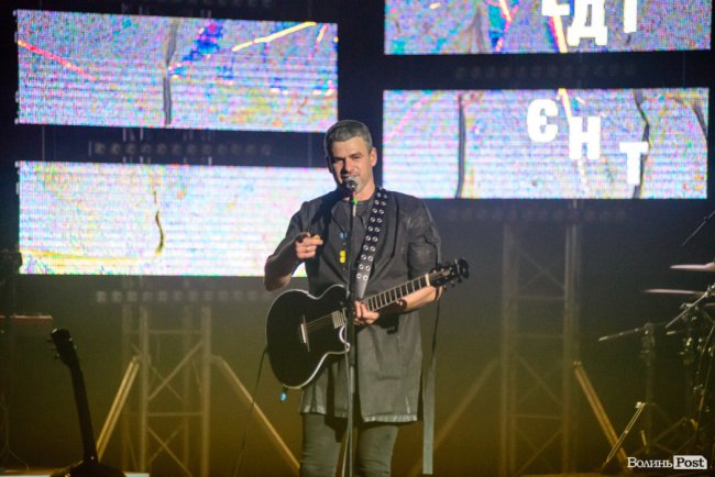 У Луцьку з новим альбомом виступив Арсен Мірзоян. ФОТО