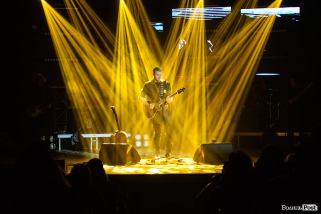 У Луцьку з новим альбомом виступив Арсен Мірзоян. ФОТО