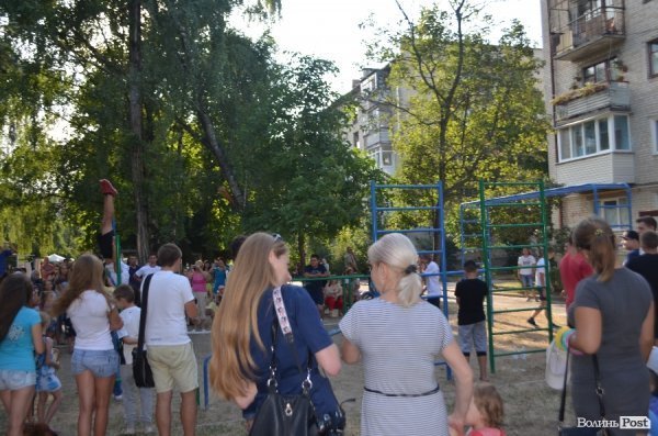 У луцьких дворах - нові спортивні майданчики. ФОТО