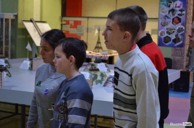 Заступник голови Волинської ОДА показав дива науки і техніки особливим діткам. ФОТО