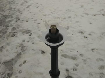 У Луцьку поблизу замку невідомі побили ліхтарі