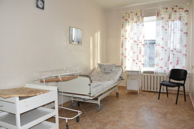 Лінолеум замінили на плитку: показали ремонт у луцькому пологовому будинку. ФОТО