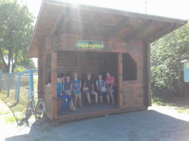 У двох селах на Волині встановили нові автозупинки