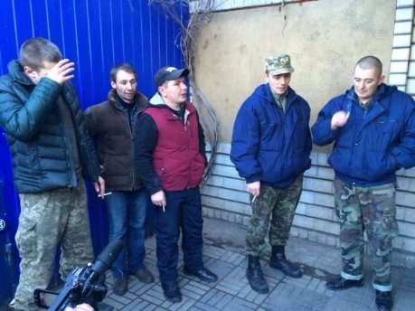 Ексклюзивні фото звільнених з полону військових. ФОТО