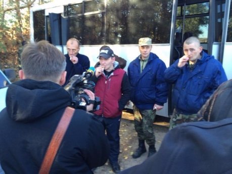 Ексклюзивні фото звільнених з полону військових. ФОТО
