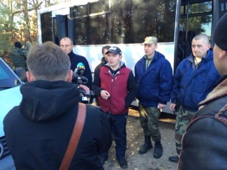 Ексклюзивні фото звільнених з полону військових. ФОТО