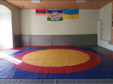 На Волині ентузіасти перетворили занедбане приміщення у зал для занять вільною боротьбою