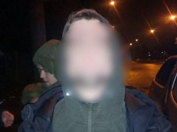 Уночі Луцьком на «бляхах» їздив чоловік з наркотиками. ФОТО. ВІДЕО