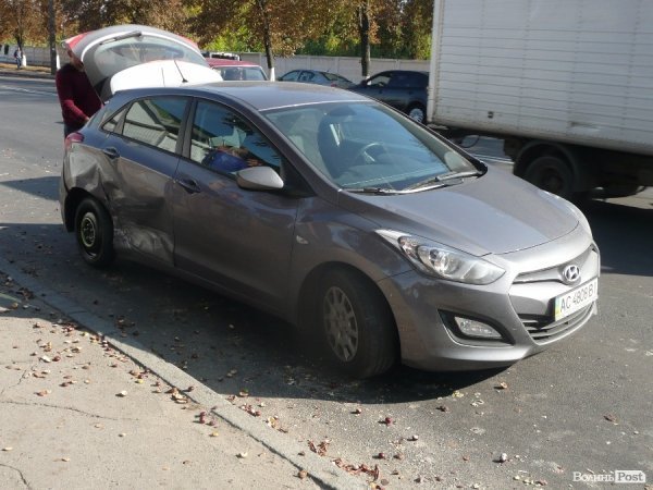 ДТП на Рівненській: автівка в'їхала в магазин. ФОТО