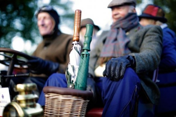 Автопробіг у Лондоні: вулицями міста проїхалося півтисячі раритетних авто. ФОТО. ВІДЕО