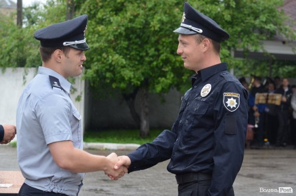 У Луцьку поліцейські отримали нові погони і звання. ФОТО
