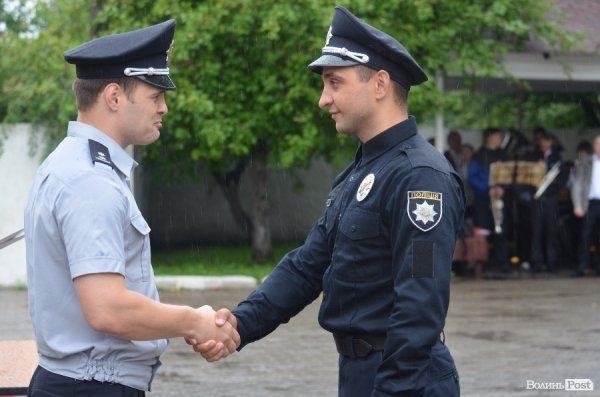У Луцьку поліцейські отримали нові погони і звання. ФОТО