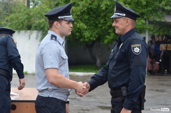 У Луцьку поліцейські отримали нові погони і звання. ФОТО