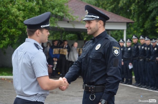 У Луцьку поліцейські отримали нові погони і звання. ФОТО