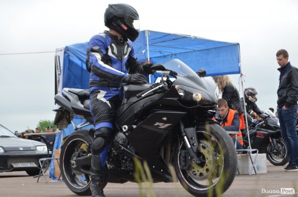 Поблизу Луцька відбулись показові заїзди мотоциклістів. ФОТО