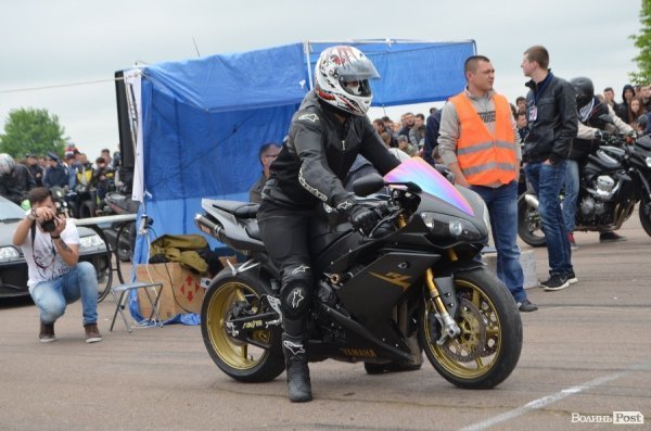 Поблизу Луцька відбулись показові заїзди мотоциклістів. ФОТО