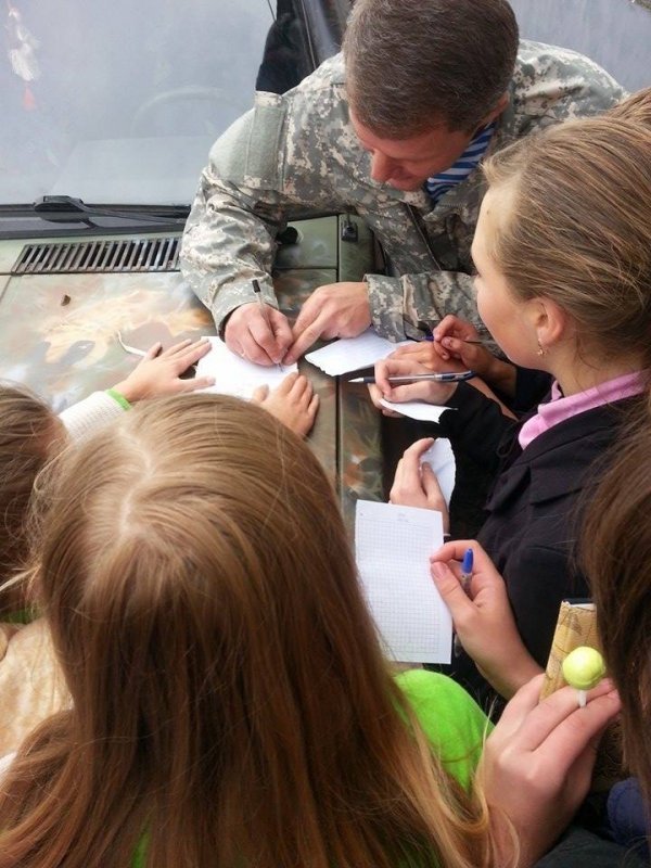 Волонтери розповіли дітям, як можна допомагати бійцям