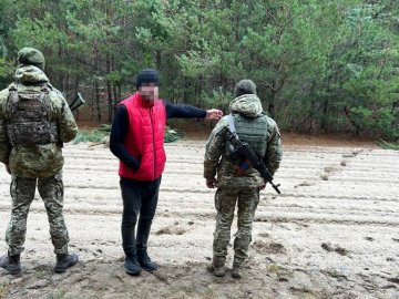 Переплив на матраці: на Волині затримали росіянина, який хотів потрапити в Україну. ФОТО