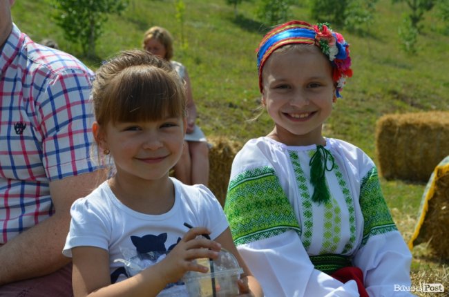 Новий майданчик і перше велике гуляння: в Оздові біля Луцька відсвяткували День села. ФОТО