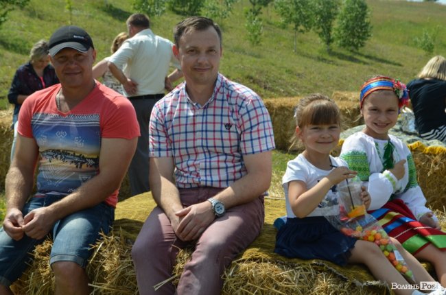 Новий майданчик і перше велике гуляння: в Оздові біля Луцька відсвяткували День села. ФОТО