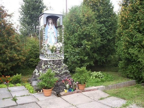 Біля Берестечка відновили статую Божої Матері 